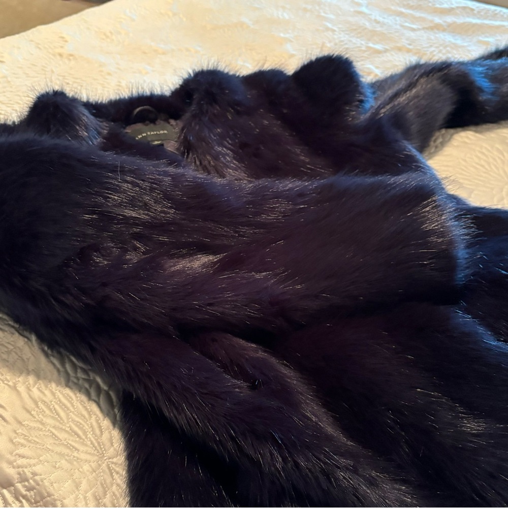 Elegant Faux Fur Coat by ANN TAYLOR in beautiful Navy NWT - Picture 4 of 16